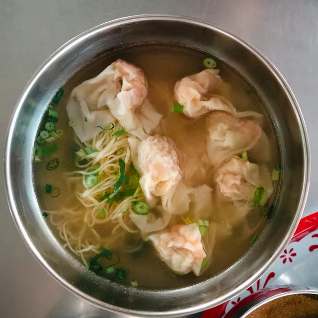 Sopa Wantan con fideos